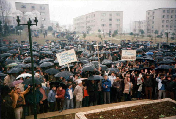 Tirana, 28 January 1991 (Photo: Robert Elsie).