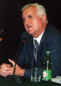 Luan STAROVA, 2001 (Photo: Robert Elsie).